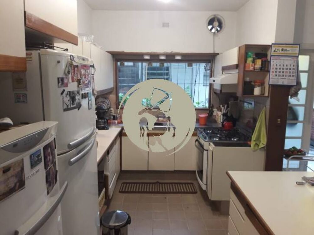 Casa à venda com 3 quartos, 235m² - Foto 1