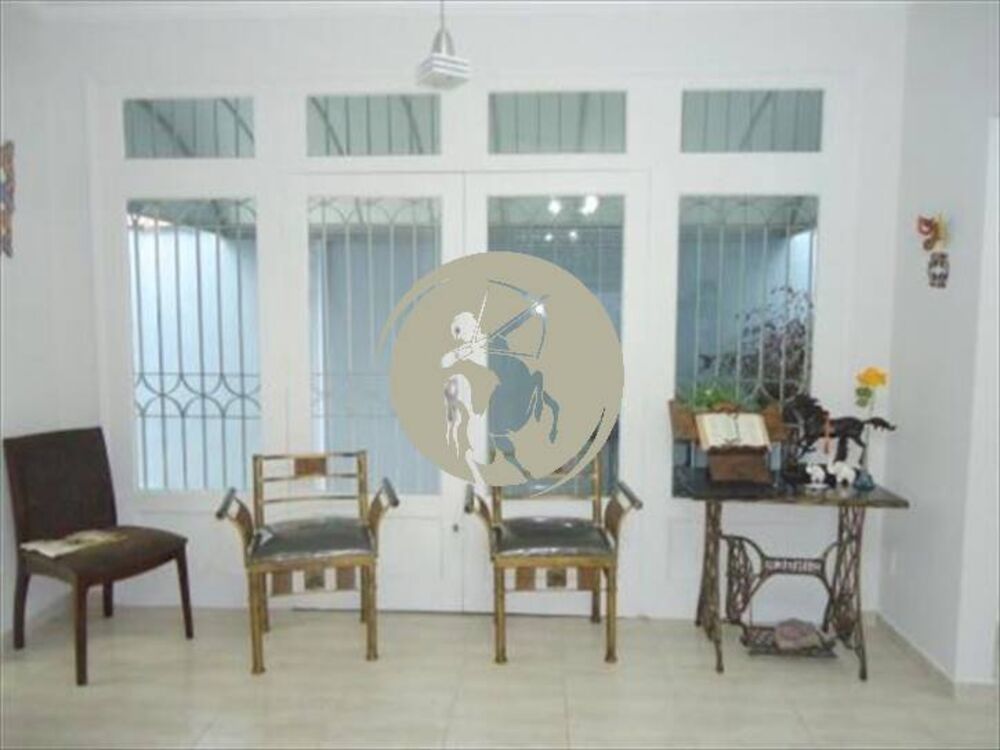 Casa à venda com 3 quartos, 280m² - Foto 1
