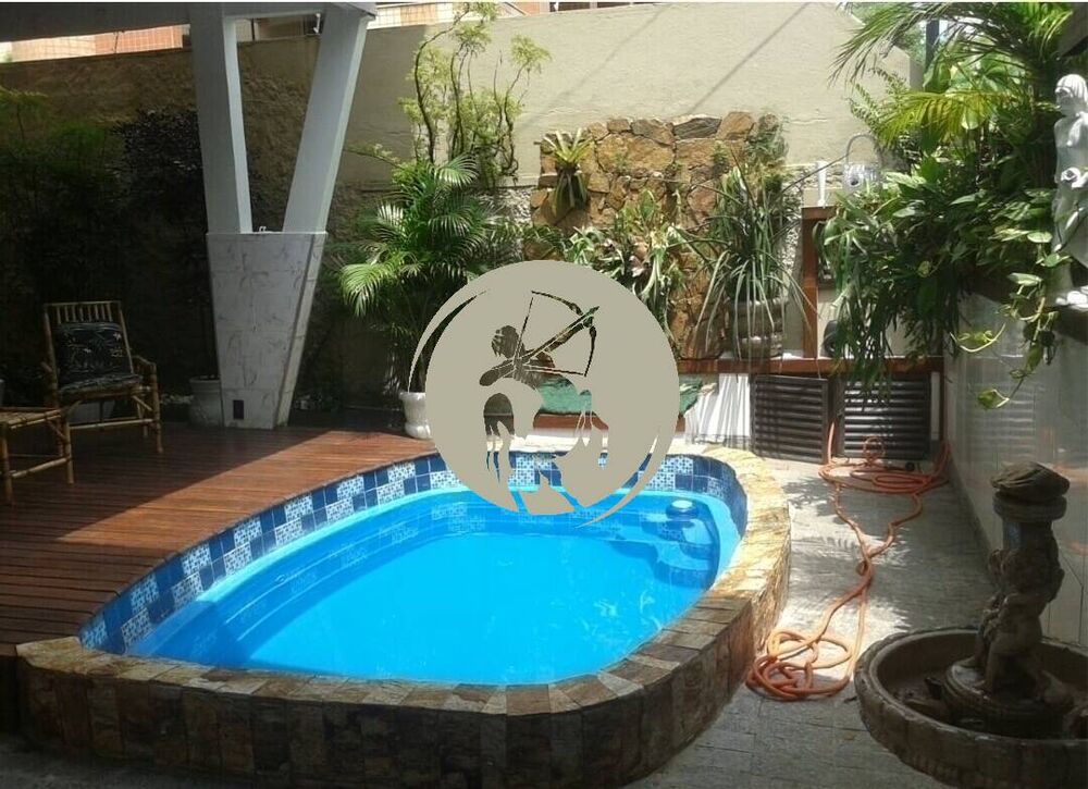 Casa à venda com 3 quartos, 264m² - Foto 1