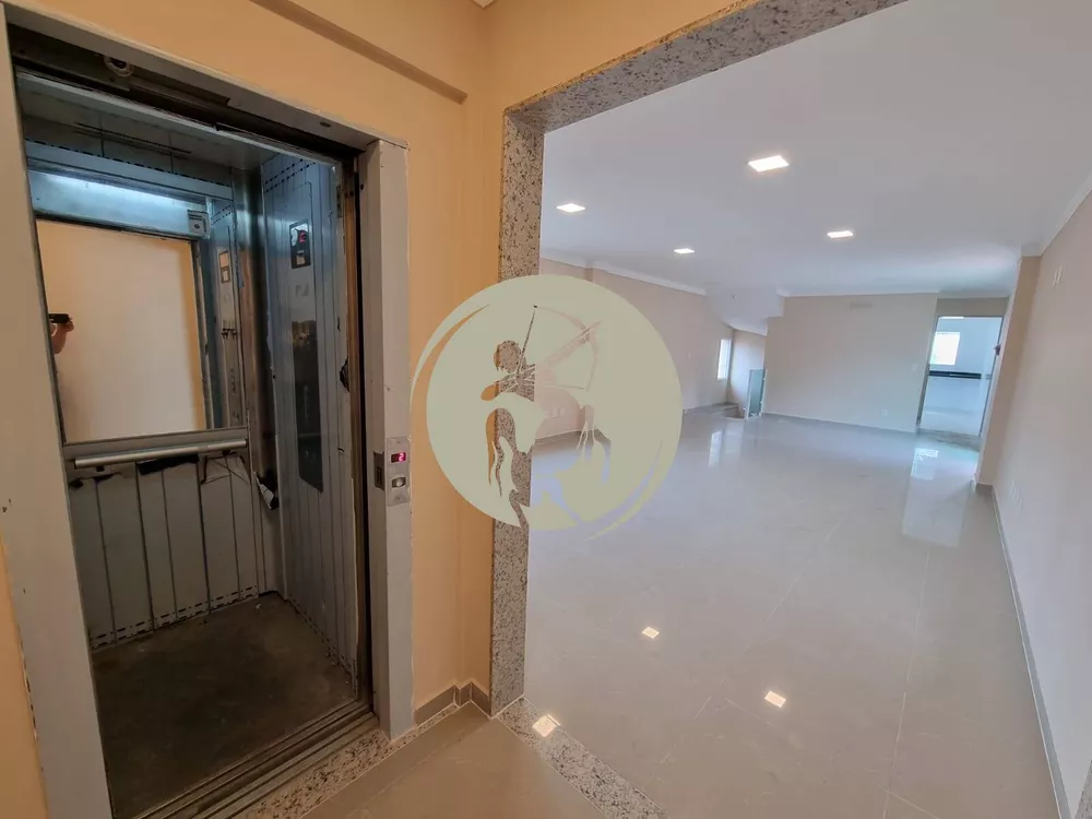 Casa à venda com 4 quartos, 330m² - Foto 1