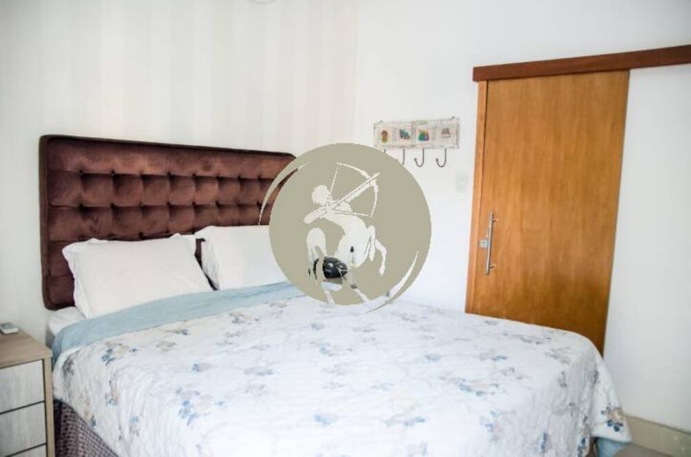 Casa à venda com 3 quartos, 224m² - Foto 1