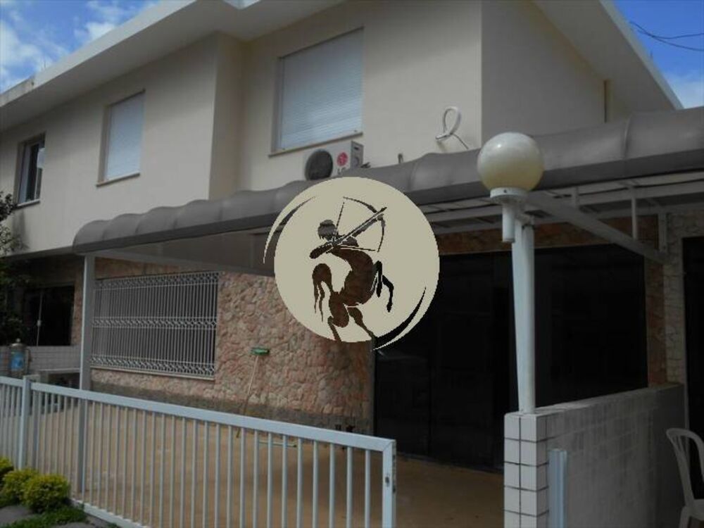 Sobrado à venda com 3 quartos, 180m² - Foto 1
