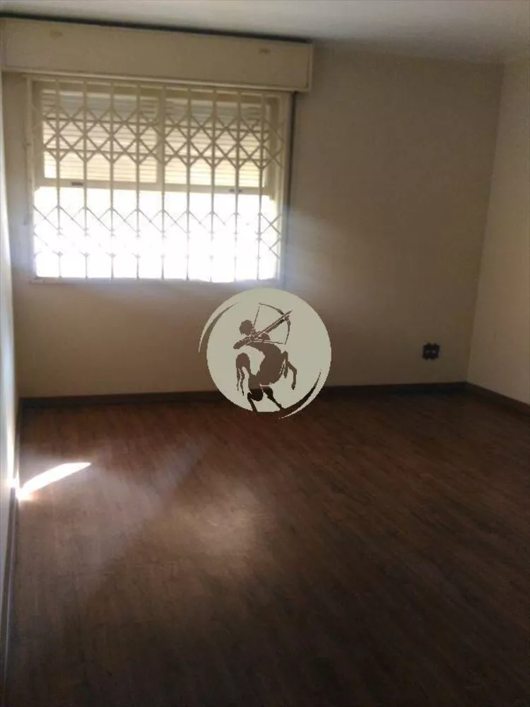 Casa à venda com 3 quartos, 200m² - Foto 1