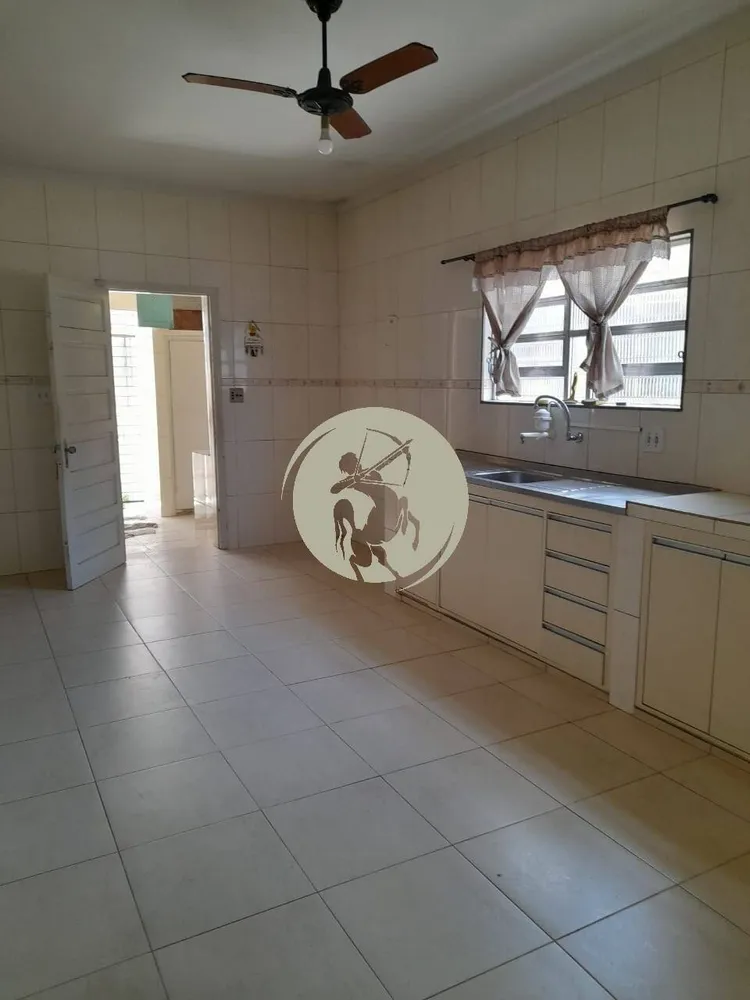 Casa, 4 quartos, 297 m² - Foto 2