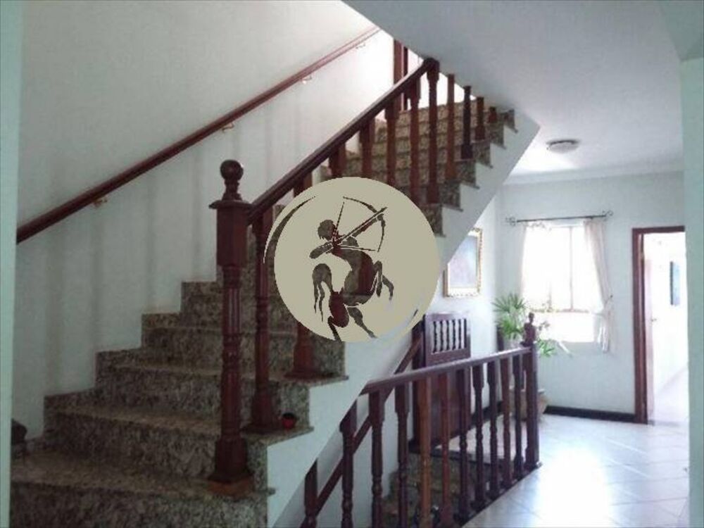 Casa à venda com 4 quartos, 245m² - Foto 4