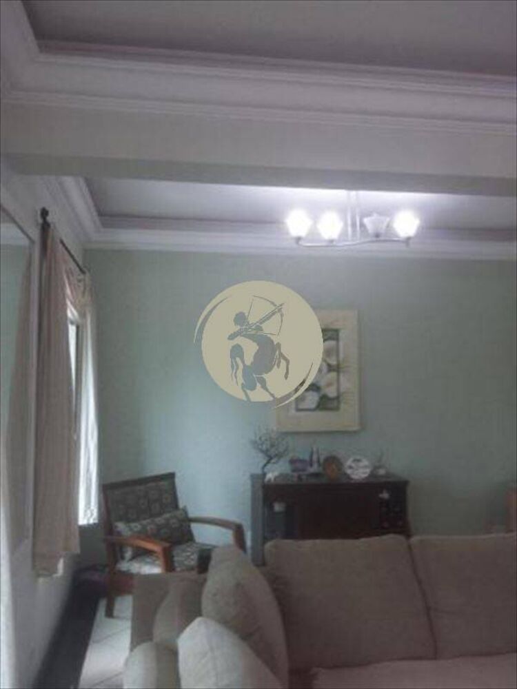 Casa à venda com 4 quartos, 245m² - Foto 2