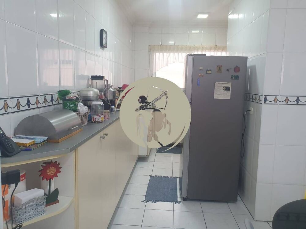 Casa à venda com 3 quartos, 180m² - Foto 4