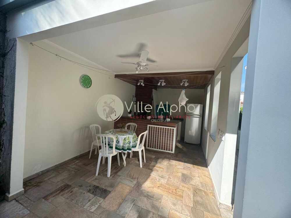 Casa à venda com 3 quartos, 225m² - Foto 3