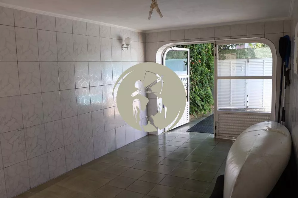 Casa à venda com 3 quartos, 200m² - Foto 3