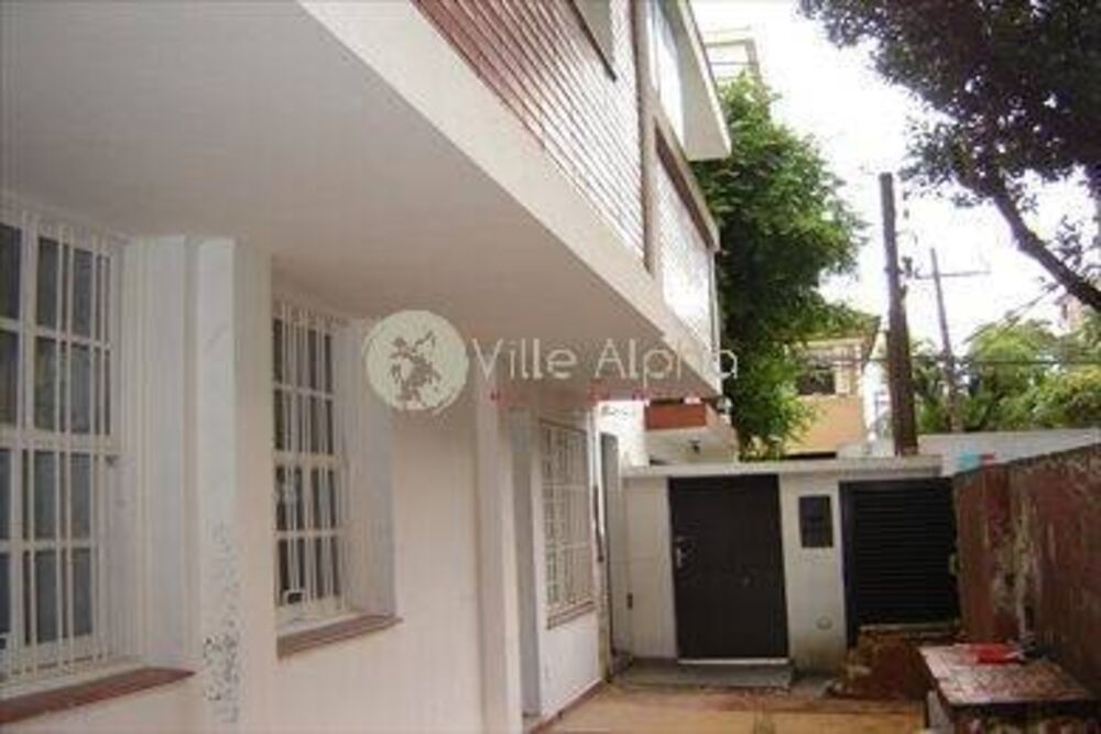 Casa à venda e aluguel com 8 quartos, 290m² - Foto 1