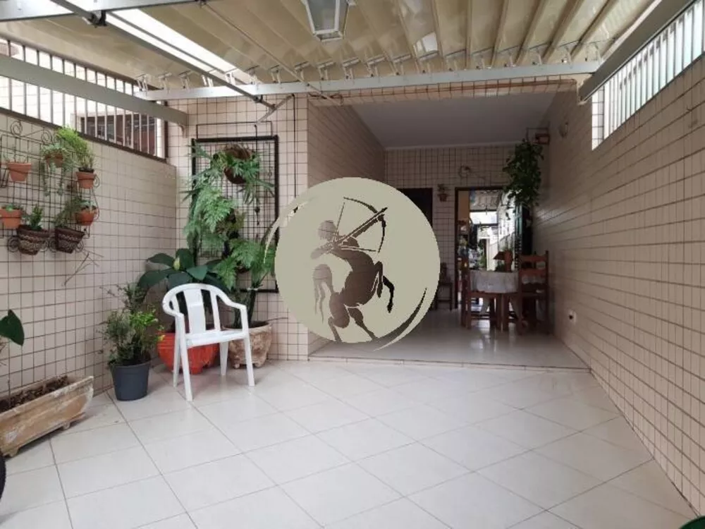 Casa à venda com 3 quartos, 150m² - Foto 1