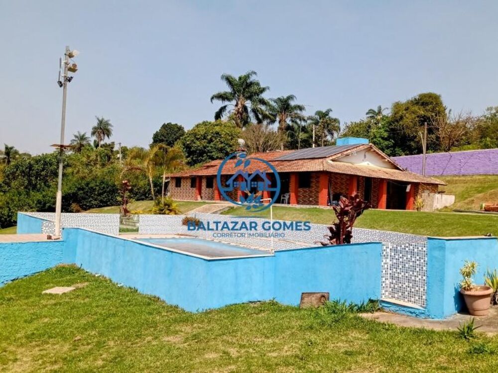 Chácara à venda com 8 quartos, 4250m² - Foto 1