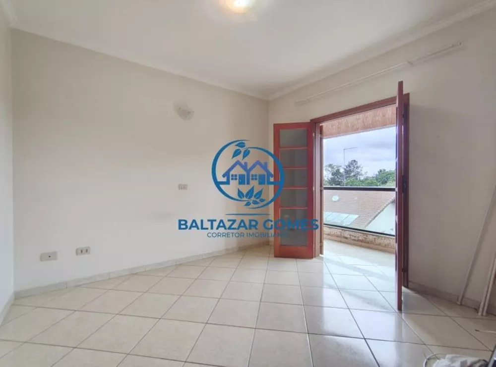 Casa à venda com 4 quartos, 250m² - Foto 4