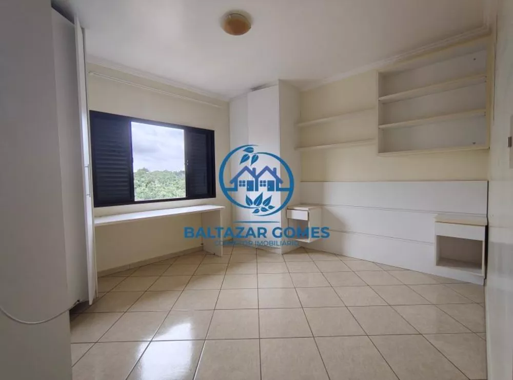 Casa à venda com 4 quartos, 250m² - Foto 3