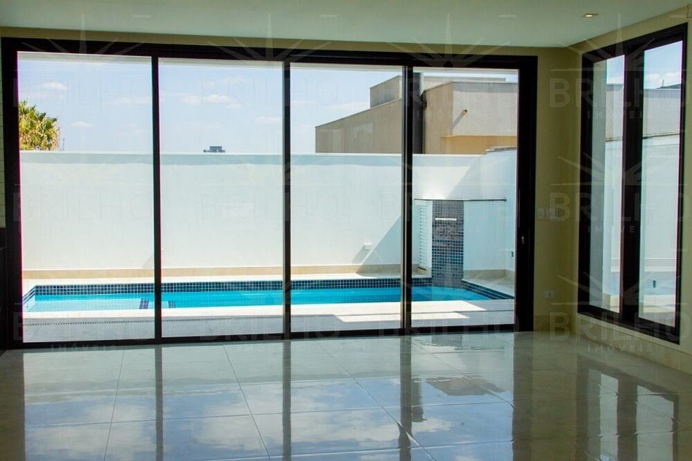 Casa de Condomínio à venda com 4 quartos, 380m² - Foto 2