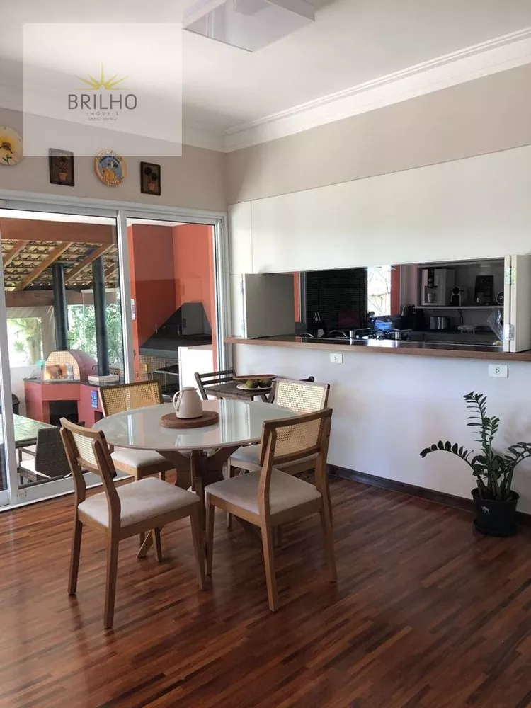 Casa de Condomínio à venda com 4 quartos, 234m² - Foto 1