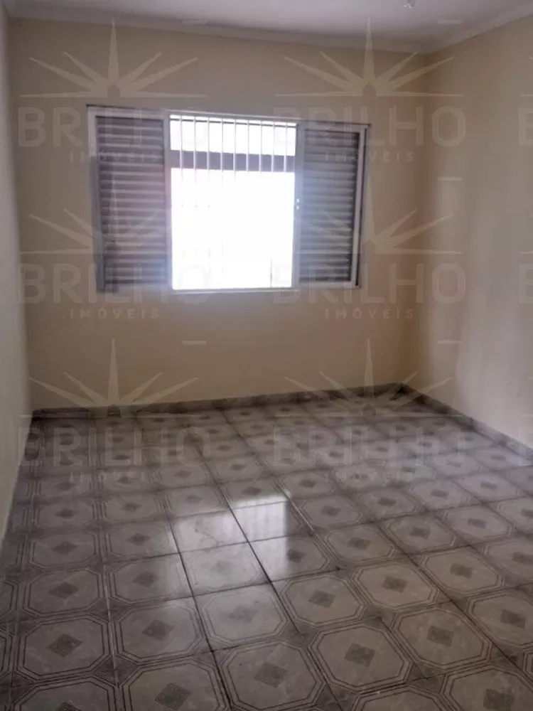 Casa para alugar com 2 quartos, 200m² - Foto 3