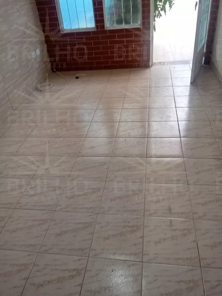 Casa para alugar com 2 quartos, 200m² - Foto 1