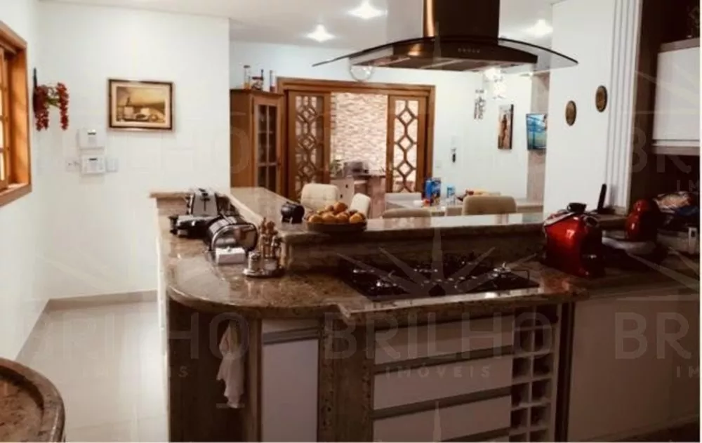 Sobrado à venda e aluguel com 4 quartos, 550m² - Foto 1