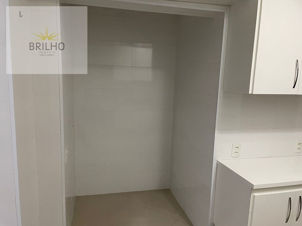 Apartamento para alugar com 3 quartos, 130m² - Foto 14