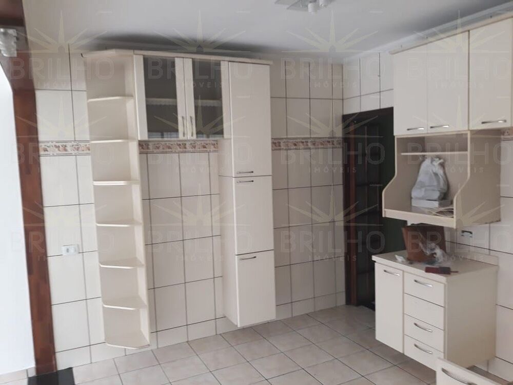 Casa para alugar com 3 quartos, 125m² - Foto 2