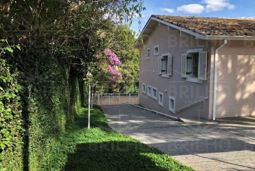 Casa para alugar com 5 quartos, 1001m² - Foto 2