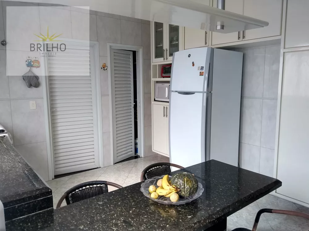 Sobrado à venda com 2 quartos, 300m² - Foto 2