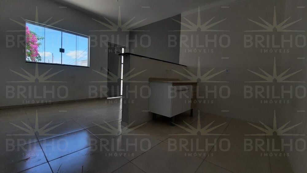 Casa à venda com 2 quartos, 60m² - Foto 1