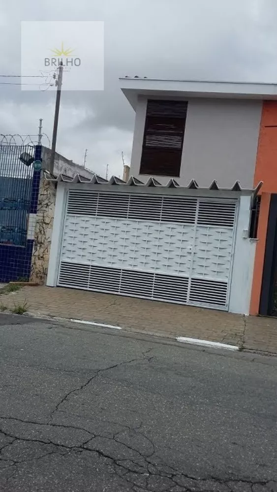 Sobrado à venda com 3 quartos, 200m² - Foto 1