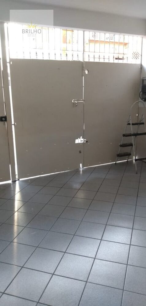 Casa à venda e aluguel com 1 quarto, 75m² - Foto 1