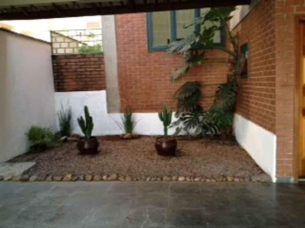 Casa de Condomínio à venda com 4 quartos, 300m² - Foto 1