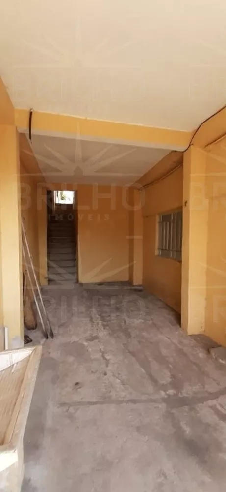 Casa à venda com 4 quartos, 250m² - Foto 1