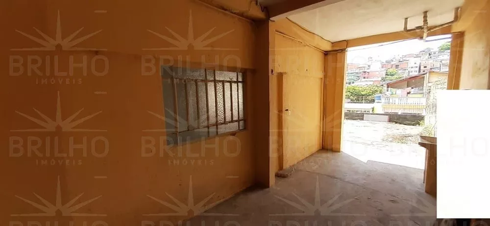 Casa à venda com 4 quartos, 250m² - Foto 2