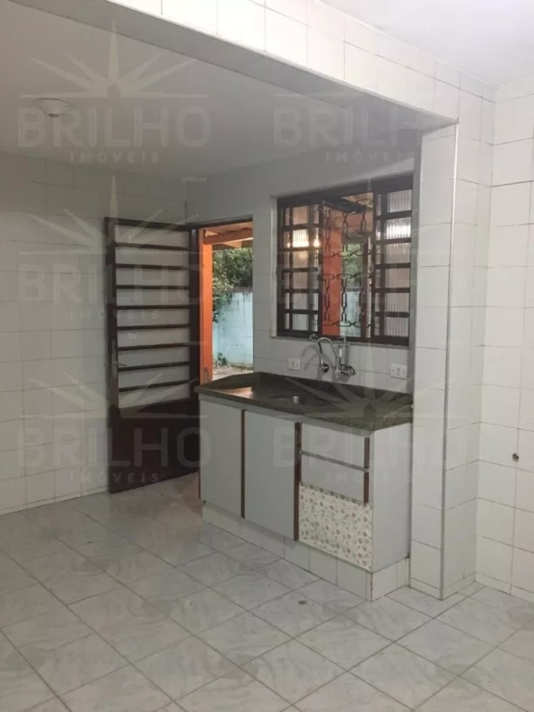 Casa à venda e aluguel com 3 quartos, 500m² - Foto 2