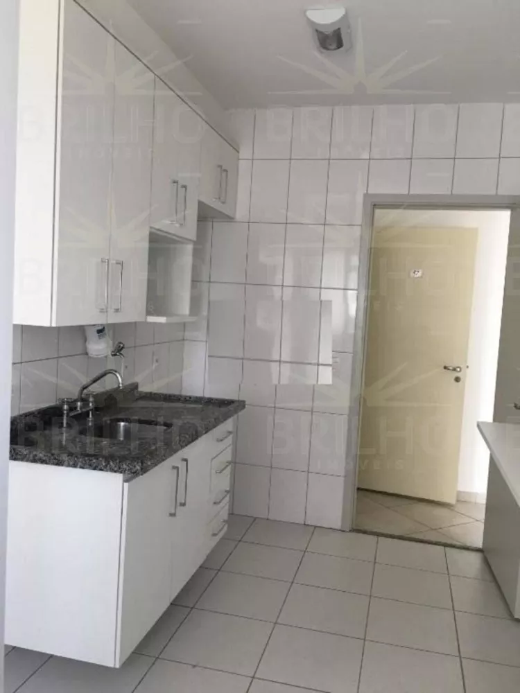 Apartamento para alugar com 3 quartos, 82m² - Foto 4