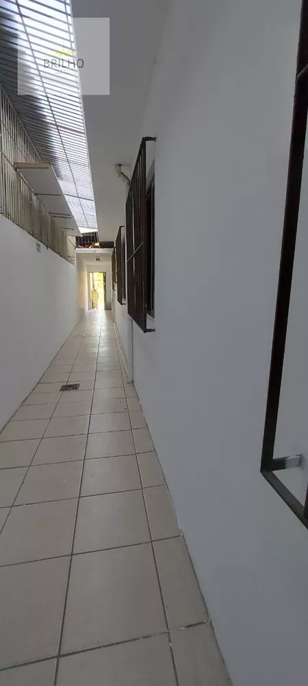 Casa para alugar com 3 quartos, 5m² - Foto 1