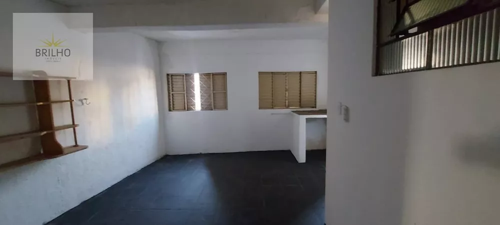 Casa para alugar com 3 quartos, 5m² - Foto 2