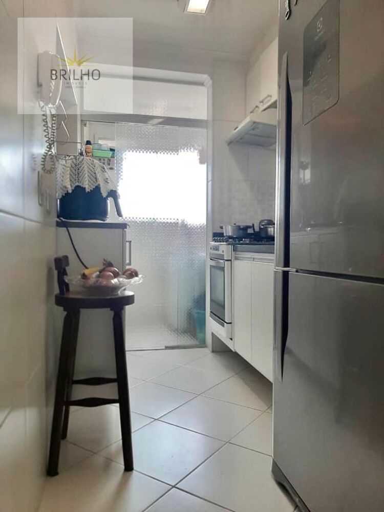 Apartamento à venda com 2 quartos, 68m² - Foto 2