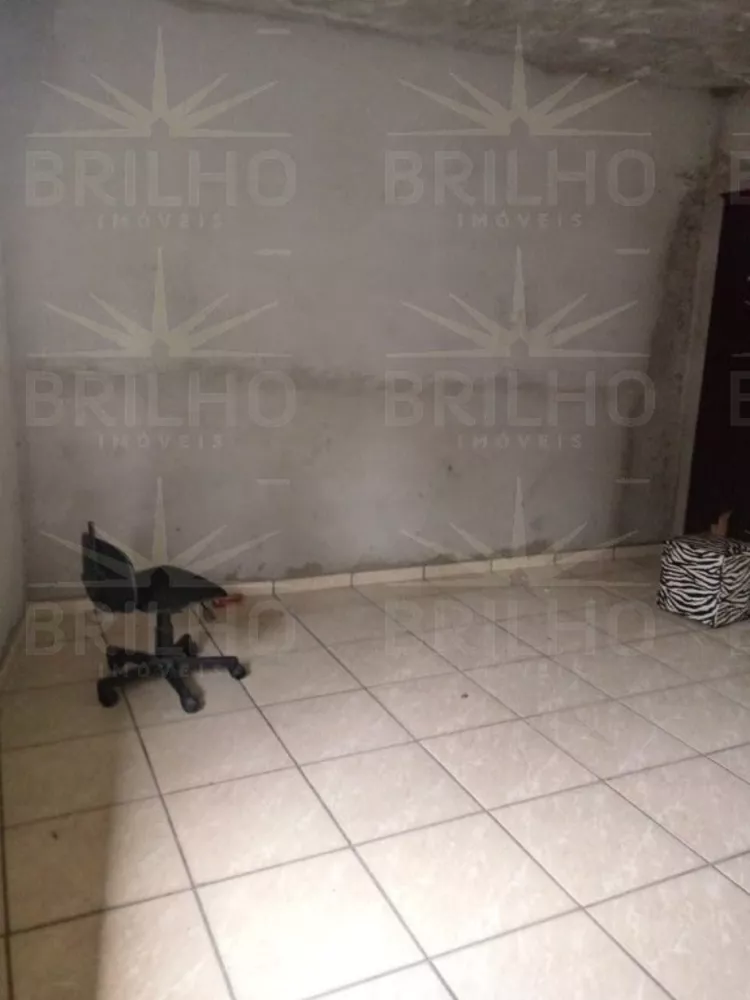 Sobrado à venda com 5 quartos, 250m² - Foto 1