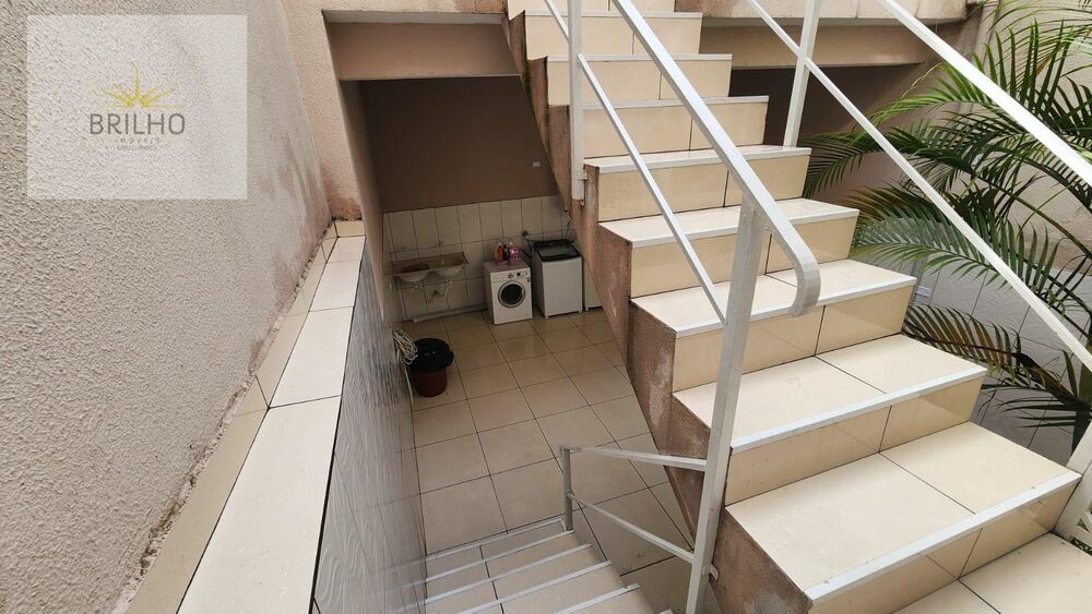 Casa à venda com 3 quartos, 150m² - Foto 2