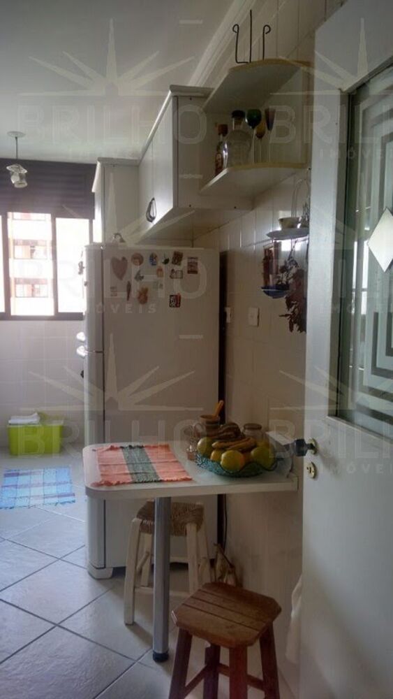 Apartamento à venda com 2 quartos, 77m² - Foto 3