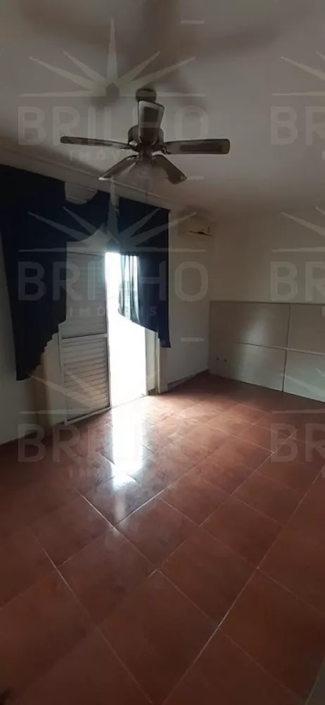 Sobrado à venda com 4 quartos, 200m² - Foto 2