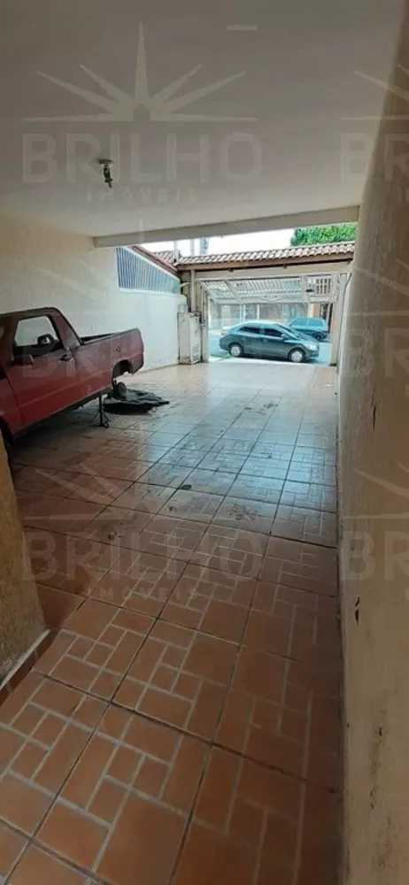 Sobrado à venda com 4 quartos, 200m² - Foto 1