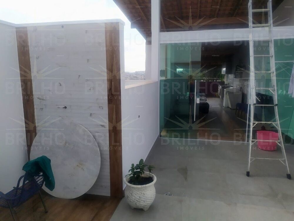 Sobrado à venda com 3 quartos, 125m² - Foto 1