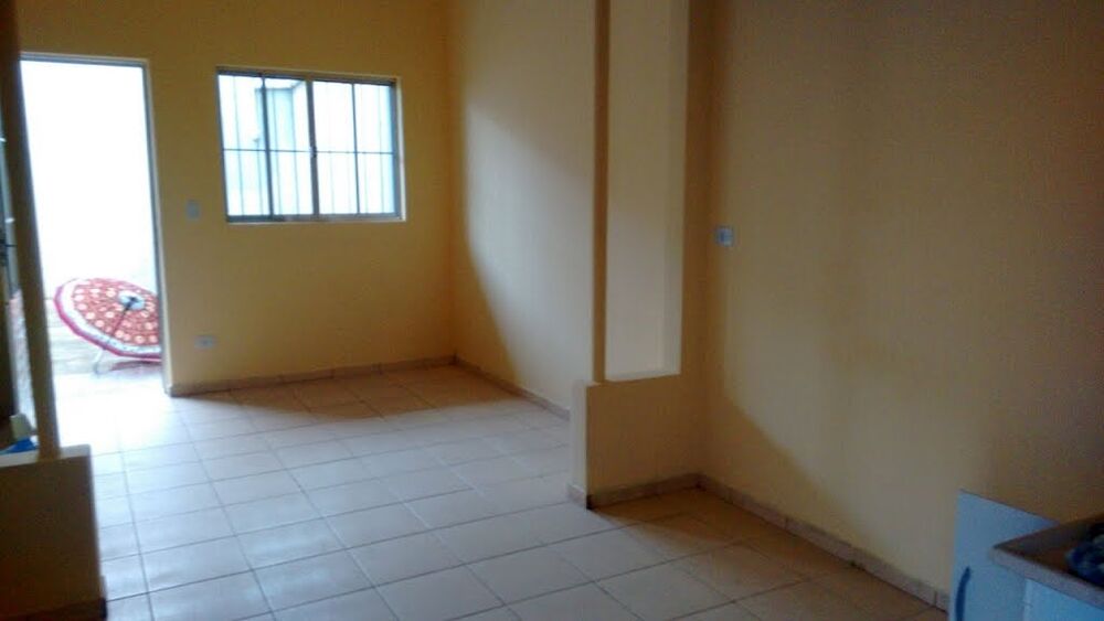 Casa para alugar com 2 quartos, 90m² - Foto 1