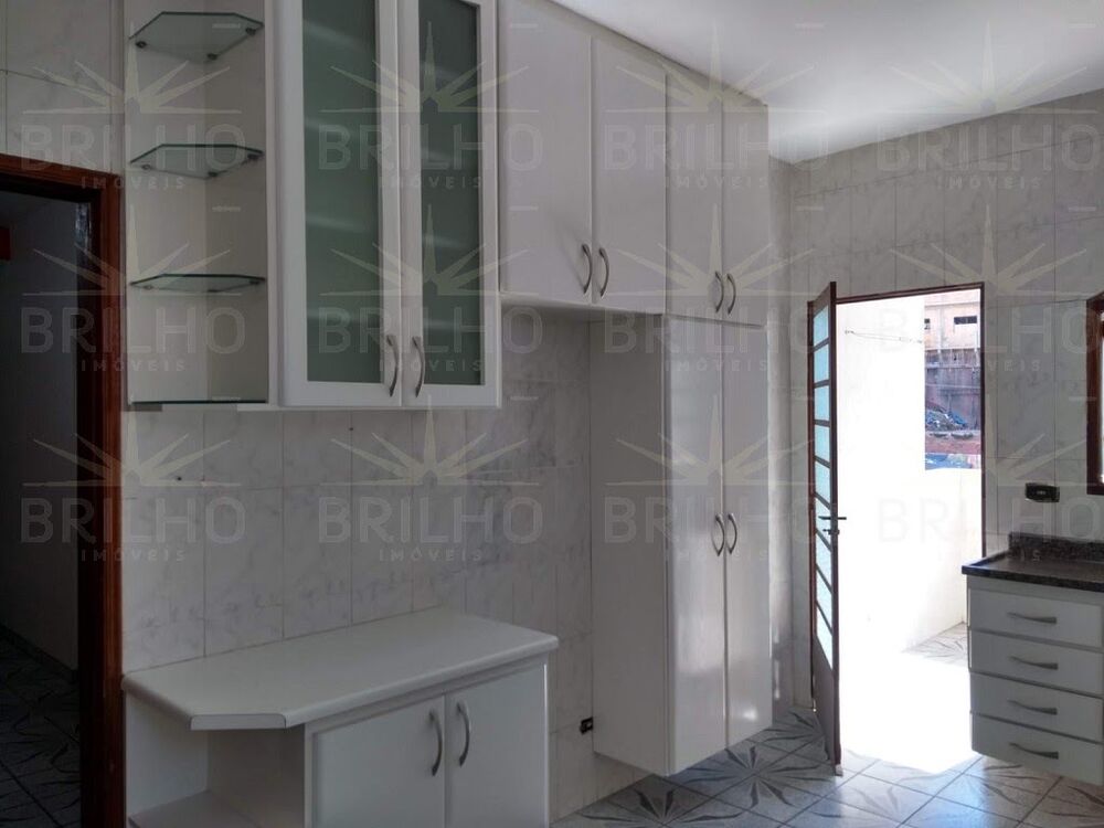 Casa para alugar com 2 quartos, 80m² - Foto 4