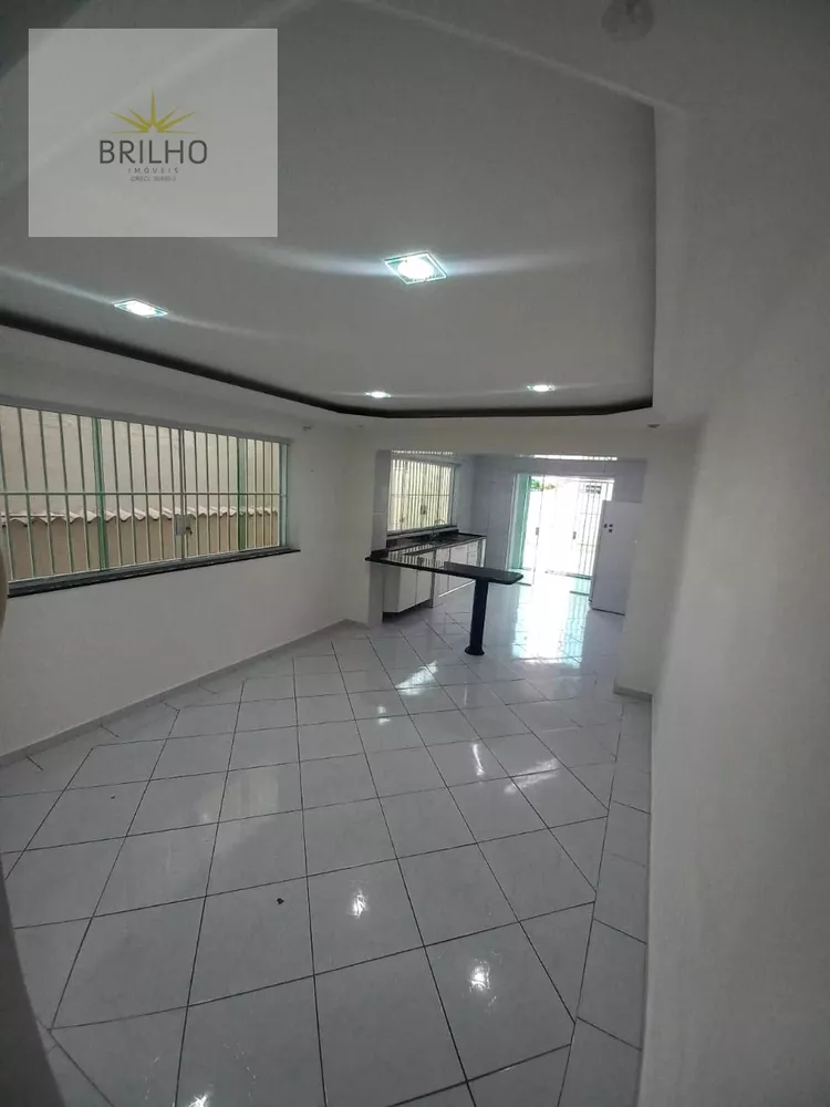 Sobrado à venda e aluguel com 3 quartos, 250m² - Foto 1