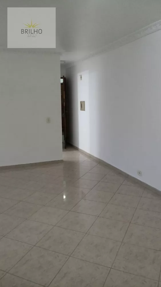 Apartamento à venda com 3 quartos, 76m² - Foto 2