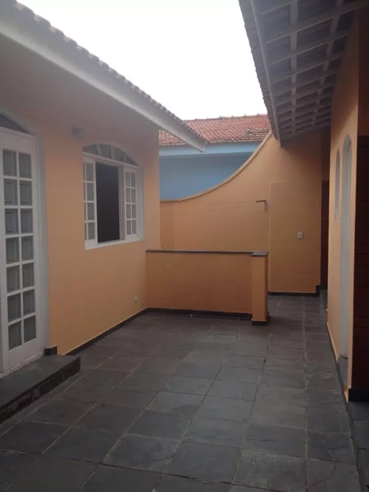 Casa à venda com 3 quartos, 250m² - Foto 8