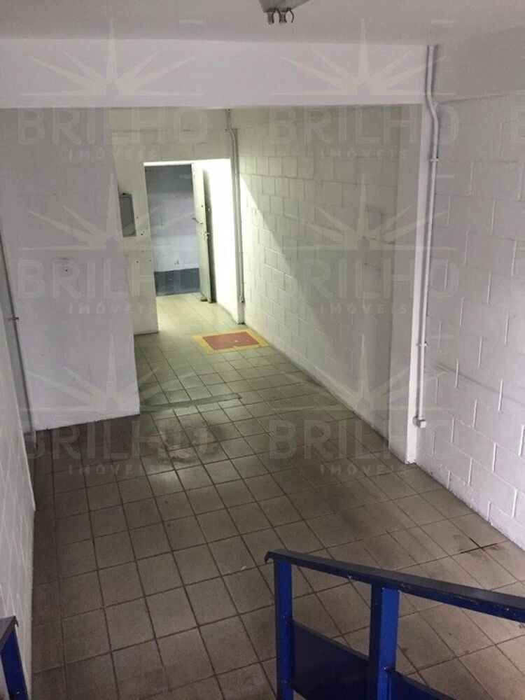 Depósito-Galpão-Armazém para alugar, 1300m² - Foto 1